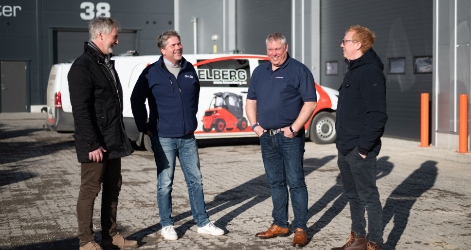 GODE NABOER: (F. v.) Espen Tønsberg i Bulk, eiendomsselskapet som har uviklet næringsområdet på Lindeberg, sammen med Lindeberg-naboene Geir Mellum (Sigurd Stave Maskin AS), Svein Hellegaard (Hesselberg Truck AS) og Filip Weiby Viken (ETM Øst AS).