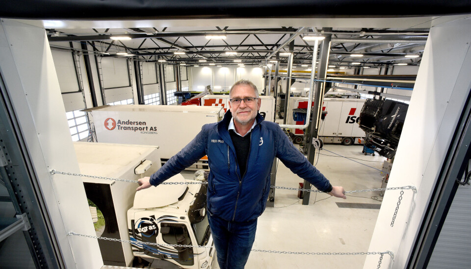 - Arealet på verkstedet er kraftig økt, vi har fått flere, lengre og bredere spor å jobbe i. Nå skal vi rekruttere flere mekanikere og håper jo at disse nye facilitetene skal gjøre det ekstra interessant å søke jobb hos oss, sier servicemarkedssjef Øyvind Mørk.