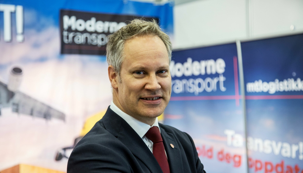 Samferdselsminister Jon-Ivar Nygård ønsker å bidra til å effektivisere transportnæringen gjennom å tillate tyngre vogntog.