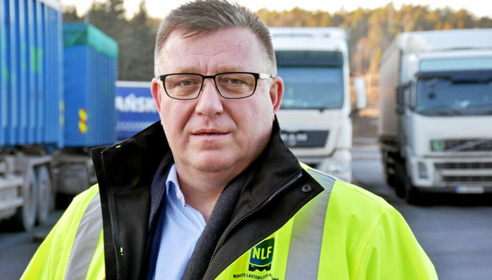 NLF hevder at kontrollrene sliter med  hndheve reglene Statens vegvesen har satt i de reviderte kabotasje-retningslinjene.I en pressemelding skriver Norges Lastebileier-Forbund (NLF) at de reviderte retningslinjene fremstr s uklarefor kontrollrene at de i praksis ikke kan hndheve dem. N oppfordrer NLF-direktr Geir A. Mo Samferdselsdepartementet til  rette opp.Foto: NLF