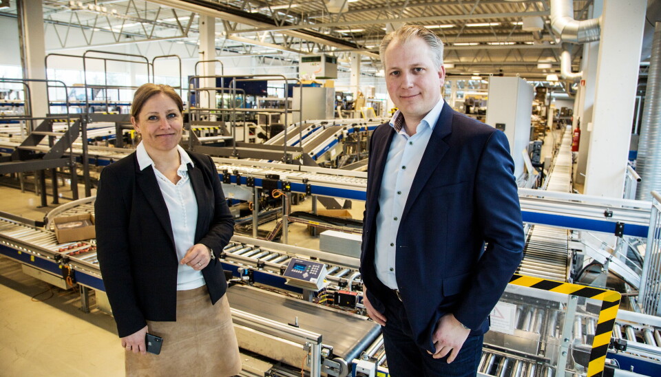 SER FREMOVER: Direktør prosjekt og system Heidi Lier Wisløff og adm. direktør Hans Kristian Hallén-Hasaas hos Forlagssentralen er strålende fornøyd med dagens anlegg. Men vet at det trengs justeringer for å møte fremtidens handelsmønster..