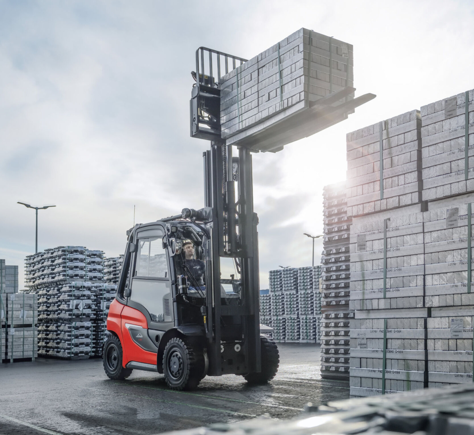 Med lastsenter på 600 mm som standard, er restkapasiteten god også ved høye løft, opplyser Linde.