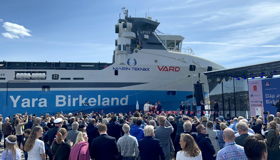DÅPSSEREMONI: Yara Birkeland settes i drift i løpet av året, og skal frakte containere fra Herøya til Brevik Havn. I slutten av april vard et skipsdåp i Brevik.