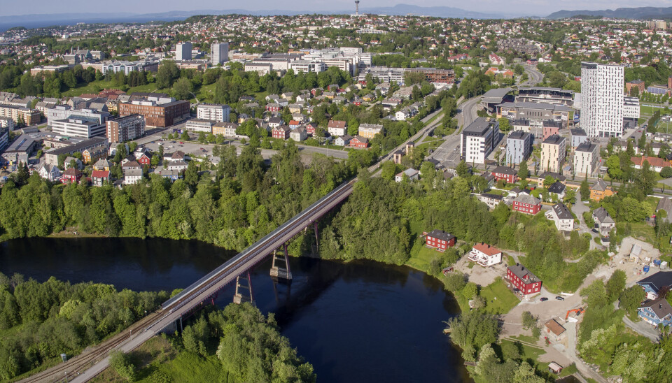 Her går det bare dieseltog i dag, men både Stavnebrua og resten av Trønder- og Meråkerbanen skal elektrifiseres nå, til beste for klimaet og togpassasjerene. Foto: Ole Martin Wold Her går det bare dieseltog i dag, men både Stavnebrua og resten av Trønder- og Meråkerbanen skal elektrifiseres nå, til beste for klimaet og togpassasjerene. Foto: Ole Martin Wold