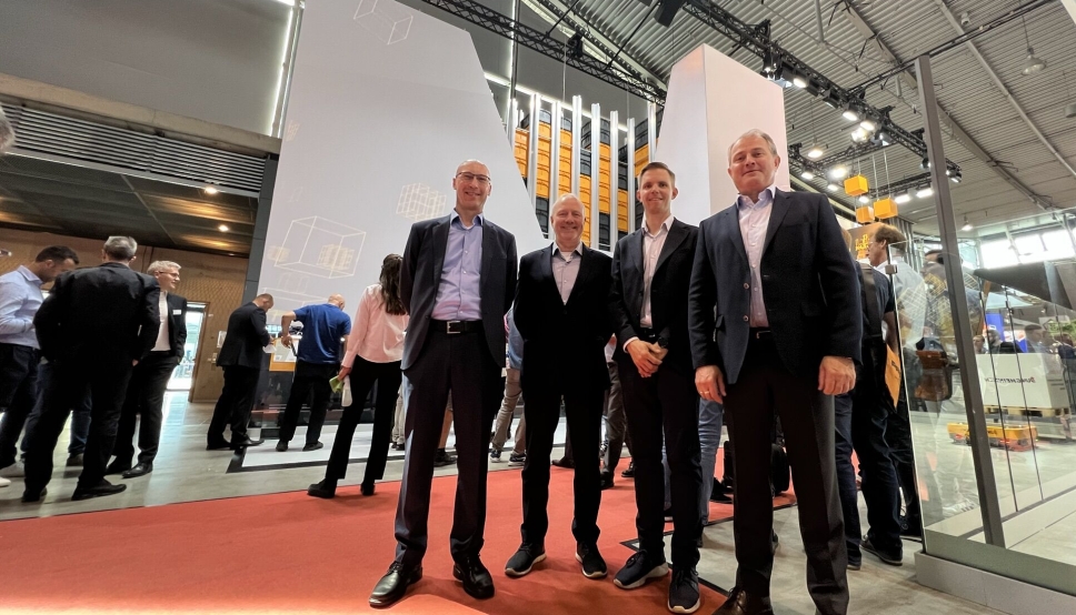 Salgsdirektør Fredrik Høyer-Dahl (fra venstre), salgsdirektør logistikksystemer Ragnar Pettersen, direktør for logistikksystemer Jens Gjerlaug og administrerende direktør Arild Drageset i Jungheinrich Norge gledet seg stort over Jungheinrichs store nyhet på LogiMat.