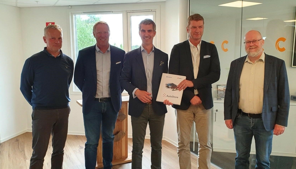 AVTALE I BOKS: Ole Bakurowitz, Country Manager ColliCare, Lasse Bjørnerud, Salgsdirektør E-Commerce StrongPoint AS, Jacob Tveraabak, CEO StrongPoint ASA, Knut Sollund, CEO ColliCare og Tom Jarle Dehkes, Nova Retail.