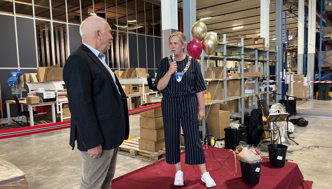 Holmestrand-ordfører Elin Gran Weggesrud, er glade for alle de nye arbeidsplassene B. H. Ramberg og andre logistikkbedrifter bidrar med til kommunen. Holmestrand-ordfører Elin Gran Weggesrud, er glade for alle de nye arbeidsplassene B. H. Ramberg og andre logistikkbedrifter bidrar med til kommunen.