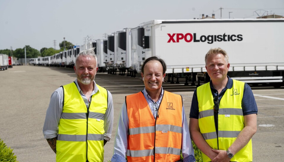 SELGE: Dag Harlem (t.v.) og Kim Christensen i Norway Trucks skal selge traller og påbygg som eksportsjef Guillermo Meastre og hans kollegaer i Leci Trailer produserer.