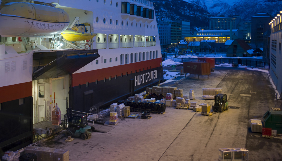 MS Trollfjord kan ta med både kjøl-, frys- og tørrgods på sin rute langs kysten.