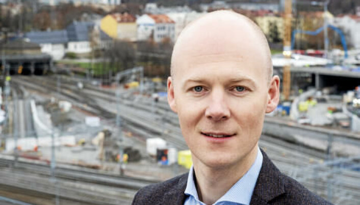 <span class=" italic" data-lab-italic_desktop="italic">Bane Nors godsdirektør, Oskar Stenstrøm, fortalte på Logistikk 2022 nylig om de klimavennlige kran-kjempene som monteres på Alnabru til høsten.</span> <span class=" italic" data-lab-italic_desktop="italic">Bane Nors godsdirektør, Oskar Stenstrøm, fortalte på Logistikk 2022 nylig om de klimavennlige kran-kjempene som monteres på Alnabru til høsten.</span>