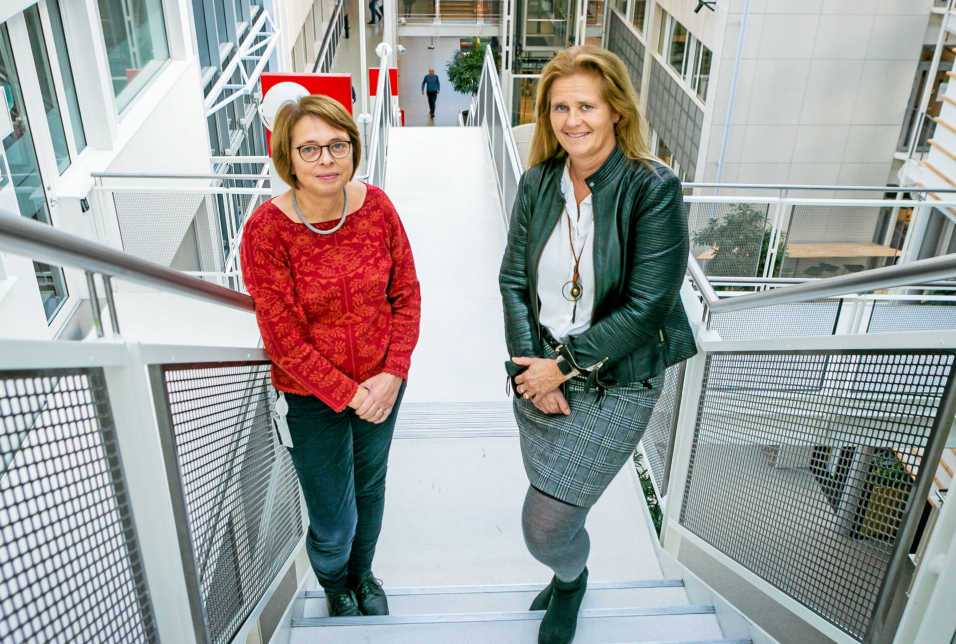 HAR DATAENE: Det er forskningen til Inger Beate Hovi (t.v.) ved TØI og Eirill Bø ved BI som viser at pakkeboksleveringer kan bidra til betydelige utslippskutt.