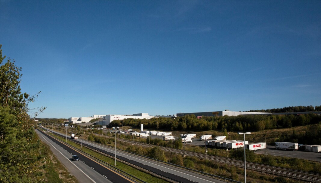Det utredes muligheter for å få en direkte avkjøring fra E6 i Vestby til logistikkbedriftene som ligger langs Osloveien. Det utredes muligheter for å få en direkte avkjøring fra E6 i Vestby til logistikkbedriftene som ligger langs Osloveien.