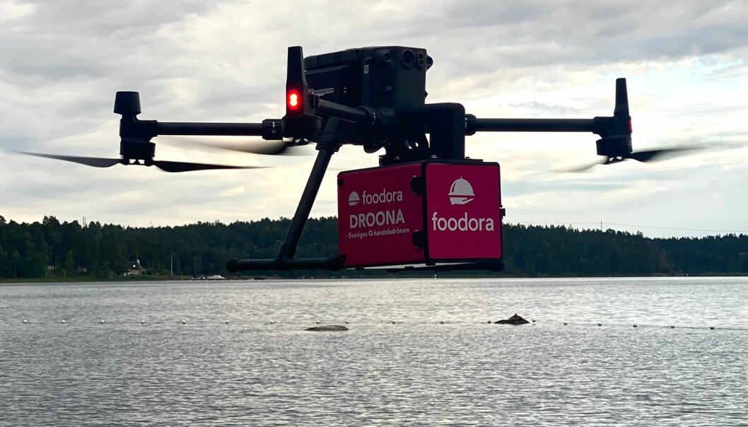 Sultne badegjester ved Grisslinge Havsbad utenfor Stockholm kan de neste to ukene bestille mat fra den nærliggende McDonald's-restauranten. Sultne badegjester ved Grisslinge Havsbad utenfor Stockholm kan de neste to ukene bestille mat fra den nærliggende McDonald's-restauranten.