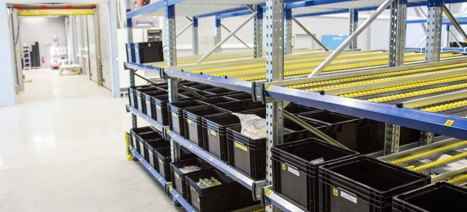 SELVGJORT ER VELGJORT: Transporten fra delelageret til fabrikken skal gjøres med Wheel.me sine egne roboter naturligvis.