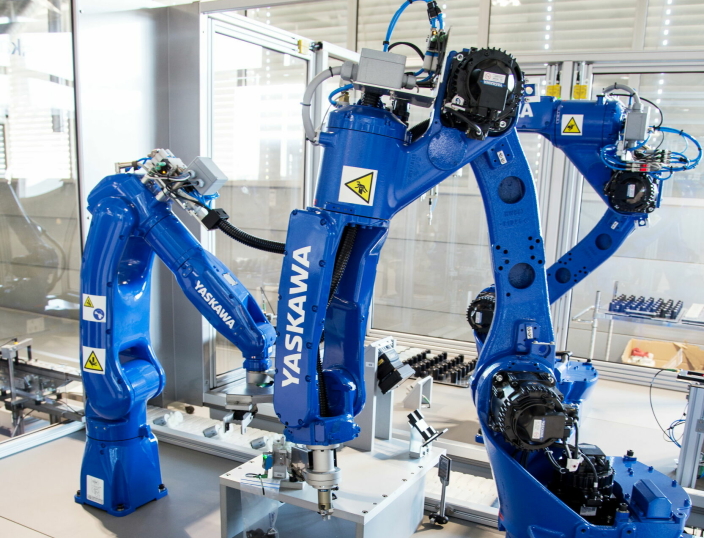 ROBOTER LAGER ROBOTER: De første robotene er i gang med deleproduksjonen i Fredrikstad.