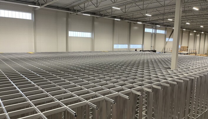 <span class=" italic" data-lab-italic_desktop="italic">I disse dager jobbes det for fullt med installasjon av Autostore i Prime Cargo. Kapasiteten er på over 40.000 kasser. Etter planen skal anlegget test-kjøres i løpet av året.</span> <span class=" italic" data-lab-italic_desktop="italic">I disse dager jobbes det for fullt med installasjon av Autostore i Prime Cargo. Kapasiteten er på over 40.000 kasser. Etter planen skal anlegget test-kjøres i løpet av året.</span>