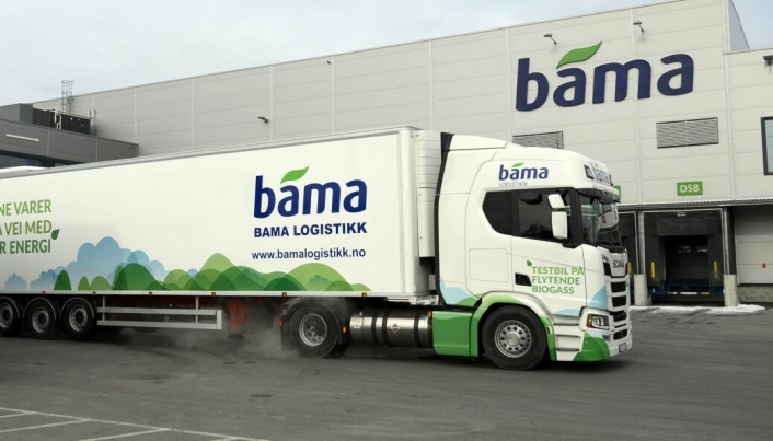 Bama Logistikk har satset på miljøvennlig transport. Nå kan selskapets vogntog med biogass som drivstoff fra 1. september passere bomringen på nulltakst. (Foto: Espen Braata)