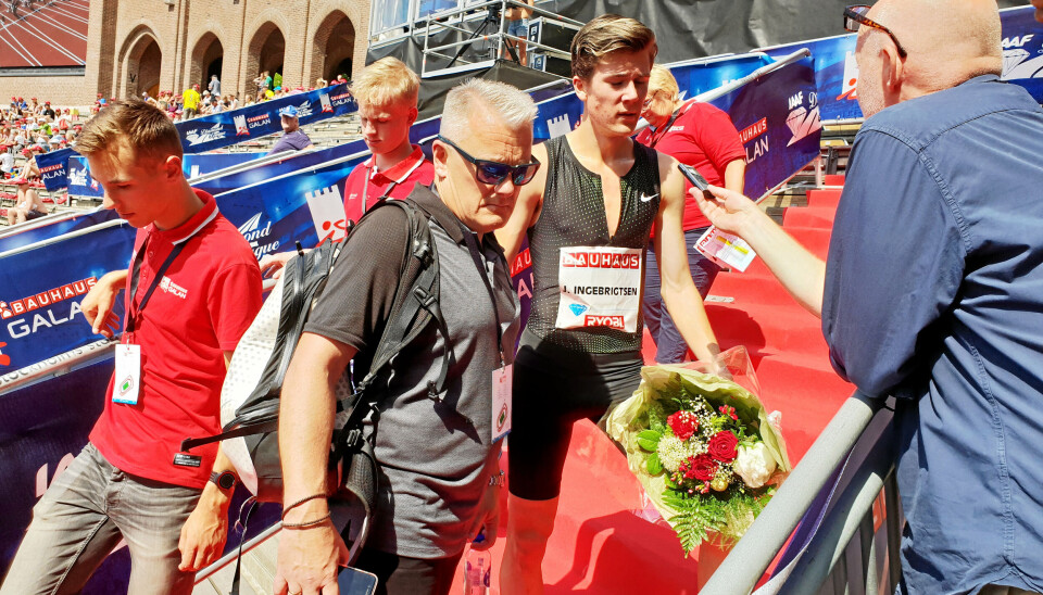 PÅ FARTA: Slik er vi vant til å se Gjert Ingebrigtsen. Her sammen med Jakob. Foto: NRK / Anders Skjerdingstad
