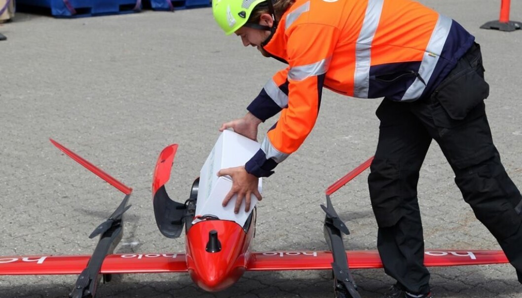Sammen med droneleverandøren RIgiTech og droneoperatørselskapet Holo tester DSV vruk av autonome droner for levering av reservedeler til Ørsteds havvindplattformer offshore. Sammen med droneleverandøren RIgiTech og droneoperatørselskapet Holo tester DSV vruk av autonome droner for levering av reservedeler til Ørsteds havvindplattformer offshore.