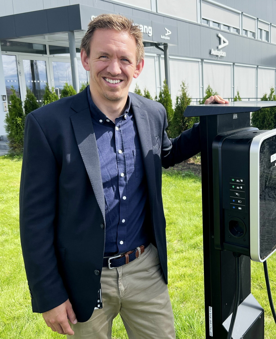 ØKER: Kenneth Skjønhaug, salgssjef i Autoplan, forteller at interessen for elektriske varebiler er sterkt økende i bedriftsmarkedet.