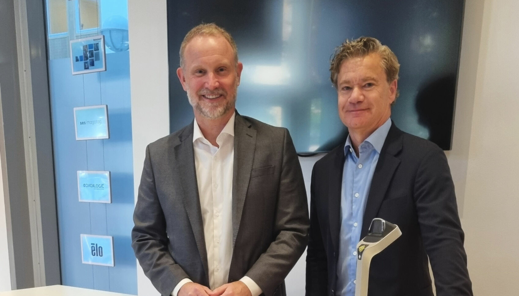 – Med Idnet styrker vi oss vesentlig på å betjene de største skandinaviske kundene, sier Sjur Skjæveland (til venstre) konsernsjef for Lexit. Peter Hallinger, administrerende direktør i Idnet til høyre.