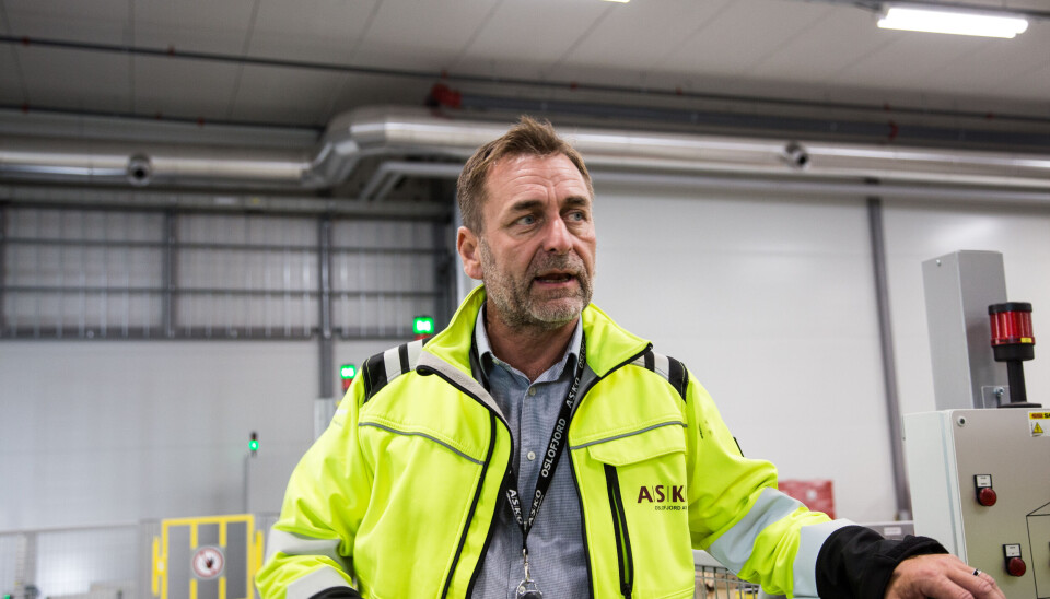 HAR OVERSIKT: Driftssjef Erik Mikkelsen har ansvar for vareflyten inne på det nye superlageret, og har bestilt kanskje overraskende mange trucker. HAR OVERSIKT: Driftssjef Erik Mikkelsen har ansvar for vareflyten inne på det nye superlageret, og har bestilt kanskje overraskende mange trucker.
