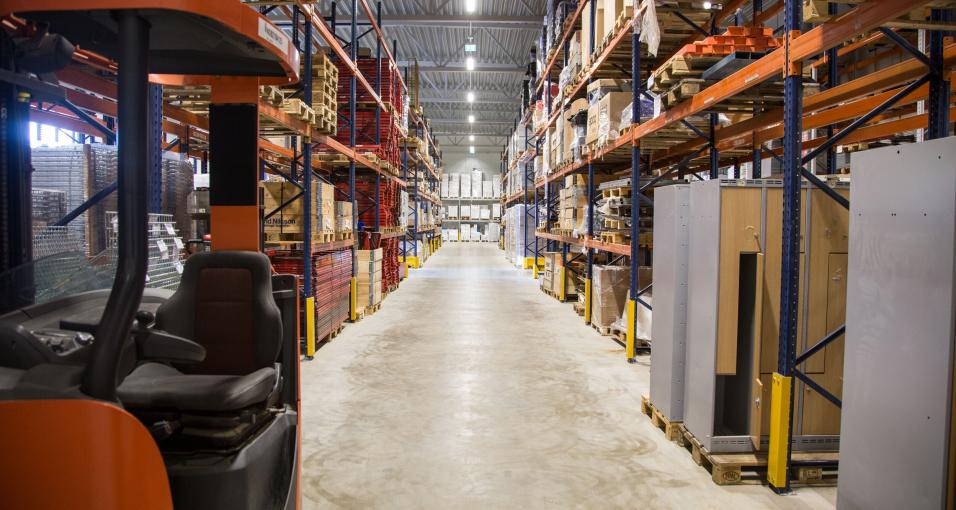 Lageret er fylt av lagerinnredning, og reolene er naturligvis levert av Areol selv.