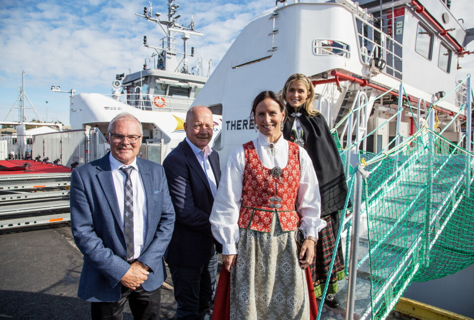 GUDMØDRE: Asko sjødroner ble døpt av Therese Johaug (til høyre) og Marit Bjørgen. Her sammen med Kai Just Olsen (til venstre) i Asko Maritime og Askos administrerende direktør Tore Bekken. GUDMØDRE: Asko sjødroner ble døpt av Therese Johaug (til høyre) og Marit Bjørgen. Her sammen med Kai Just Olsen (til venstre) i Asko Maritime og Askos administrerende direktør Tore Bekken.