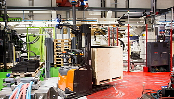 AGV-en sørger for at produksjonen går døgnet rundt hos Pla-Mek