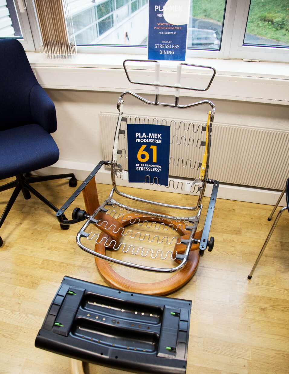 STOR UNDERLEVERANDØR: 61 av delene i en Stressless med fotskammel fra Ekornes, er sprøytestøpt hos Pla-Mek. STOR UNDERLEVERANDØR: 61 av delene i en Stressless med fotskammel fra Ekornes, er sprøytestøpt hos Pla-Mek.