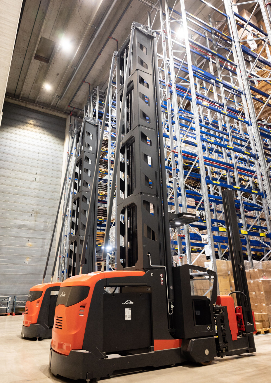 Lageret til Jacsped er utstyrt med «Aisle safety system», som sørger for at sikkerheten alltid er ivaretatt – helt automatisk.