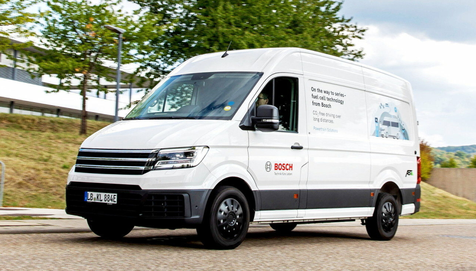 TESTER: Bosch har satt to hydrogenvarebiler i testdrift.