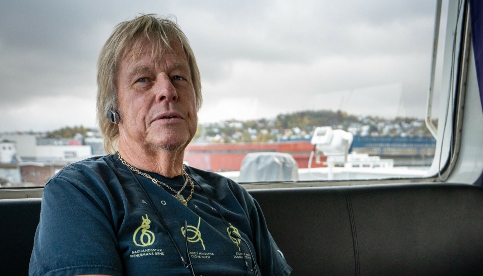 Eikenes kommer fra en familie med lang skipsfart. Allerede som 22 åring hadde han sin første fraktebåt.