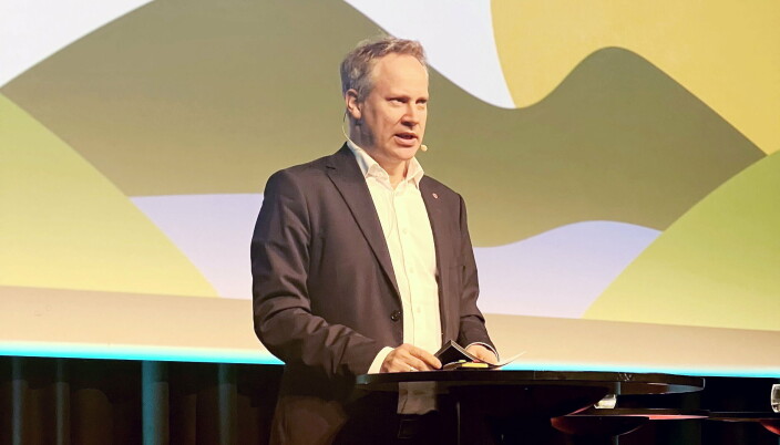 - Regjeringens øknomiske handlingsrom er begrenset, understreket samferdselsminister Jon-ivar Nygård til konferansedeltakerne. - Regjeringens øknomiske handlingsrom er begrenset, understreket samferdselsminister Jon-ivar Nygård til konferansedeltakerne.