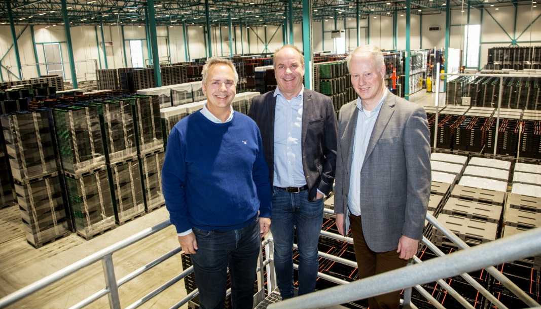 TRE PÅ PALLEN: Fra venstre: Egil Bremnes, fabrikksjef, Kjell Ove Hansen, logistikksjef og administrerende direktør Rune Myrmel.