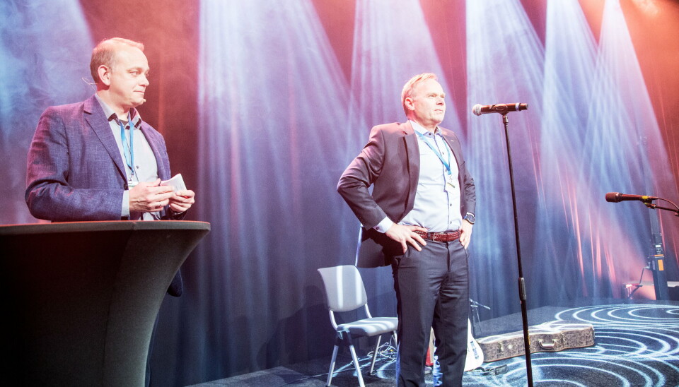 KLAR MELDING: Vinner av Moderne Transport-prisen 2022, logistikkdirektør i Ahlsell Odd Hannestad (til høyre), var skuffet over det samferdselsminister Jon-Ivar Nygård bidro med på konferansen, og sa klart i fra fra scenen. Til venstre prisutdeler og redaktør i Moderne Transport, Øyvind Ludt. KLAR MELDING: Vinner av Moderne Transport-prisen 2022, logistikkdirektør i Ahlsell Odd Hannestad (til høyre), var skuffet over det samferdselsminister Jon-Ivar Nygård bidro med på konferansen, og sa klart i fra fra scenen. Til venstre prisutdeler og redaktør i Moderne Transport, Øyvind Ludt.