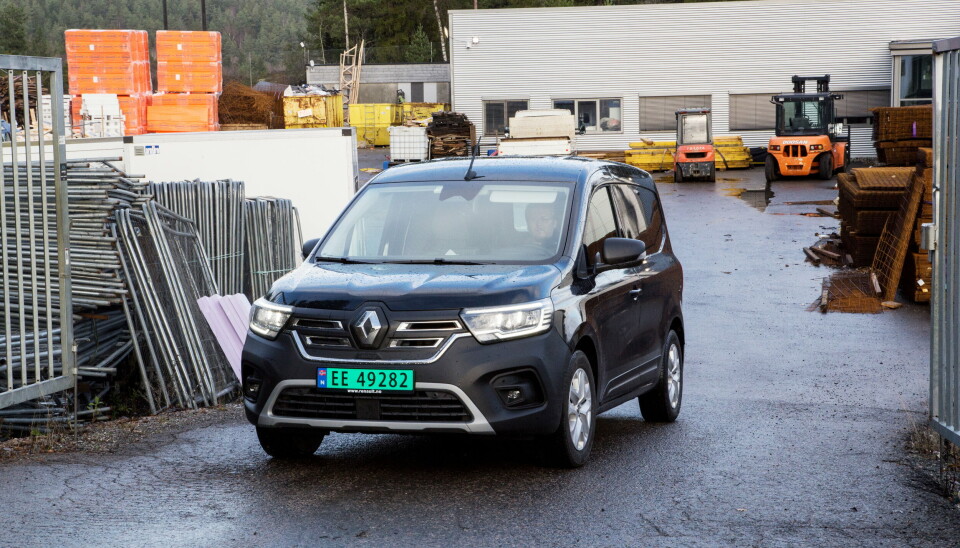 LOVENDE: Vi finner oss godt til rette bak rattet i nye Renault Kangoo E-Tech og forbrukstallene er så absolutt akseptable da vi testet bilen i temperaturer rett i overkant av frysepunktet. LOVENDE: Vi finner oss godt til rette bak rattet i nye Renault Kangoo E-Tech og forbrukstallene er så absolutt akseptable da vi testet bilen i temperaturer rett i overkant av frysepunktet.
