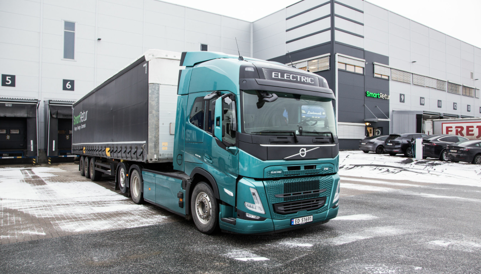 Smart Retur tester i samarbeid med Fredstad Transport elektrisk trekkvog fra Volvo. Volvo FM Electric