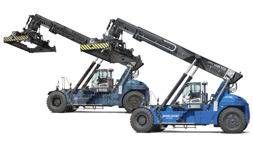 Eksempel på hvordan en reachstacker kan se ut før og etter renovering. Eksempel på hvordan en reachstacker kan se ut før og etter renovering.