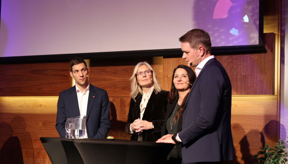 Det grønne skiftet til havs ble debattert på Zerokonferansen torsdag. Fra venstre Statssekretær i Olje- og energidepartementet, Andreas Bjelland Eriksen, Lisa Edvardsen Haugan, administrerende direktør i Kongsberg Maritime, Gitte Gard Talmo, CEO i Eidesvik Offshore og Harald Solberg administrerende direktør i Norges Rederiforbund.