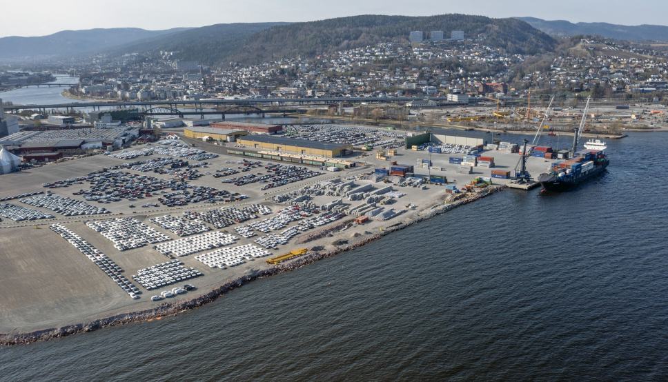 Drammen havn er Norges viktigste importhavn for biler. Her fotografert i 2021.