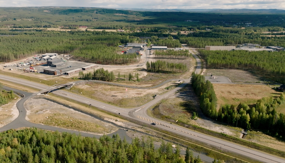 LETT ADKOMST: Med riksvei 3 rett ved siden av, er Grundsetmoen ideelt plassert for distribusjon både nord- og sørover.