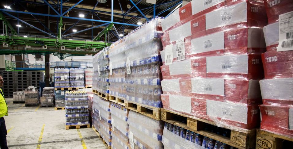 SAFT SUSE: Blant produktene som distribueres fra, men ikke lages i Elverum, finner vi Fun-saft. Den lages i Sverige, og dermed er Elverum et godt egnet sted for videredistribusjon.