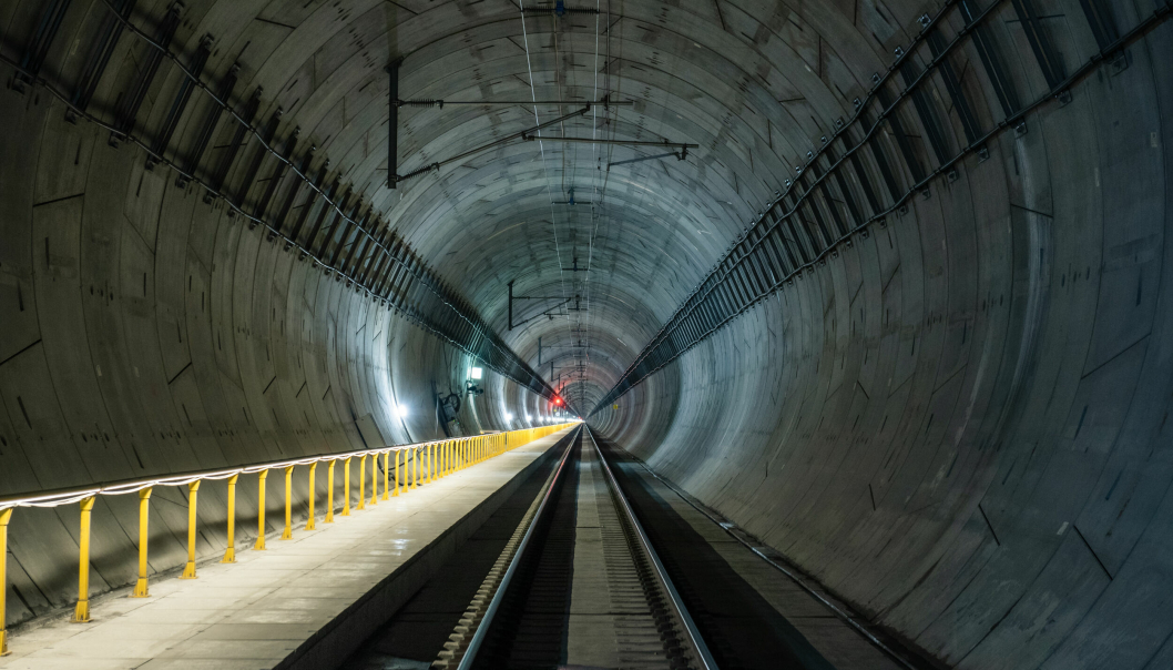 Follobanen forbinder Oslo med Ski via to tunnelløp á 20 km. Den største effekten av banen for godstransporten er at den bidrar til økt kapasitet for gods på 