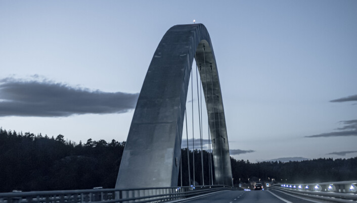 I snitt ruller det cirka 2500 lastebiler over Svinesundbroen hver dag. I snitt ruller det cirka 2500 lastebiler over Svinesundbroen hver dag.