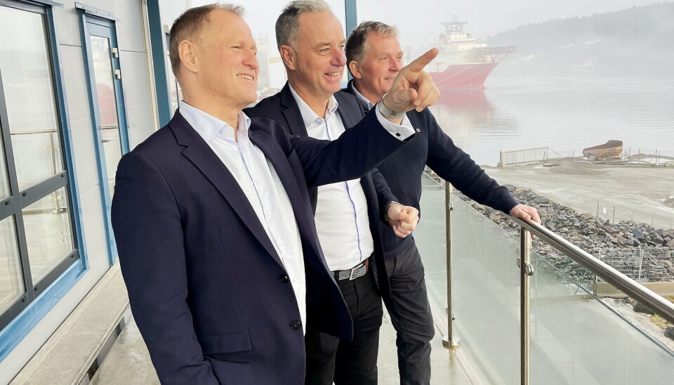 PARTNERE: Fra venstre: Lars Christian Bacher fra Morrow, Rune Hvass fra Arendal Havn og Bent Thomasen fra Rhenus. PARTNERE: Fra venstre: Lars Christian Bacher fra Morrow, Rune Hvass fra Arendal Havn og Bent Thomasen fra Rhenus.
