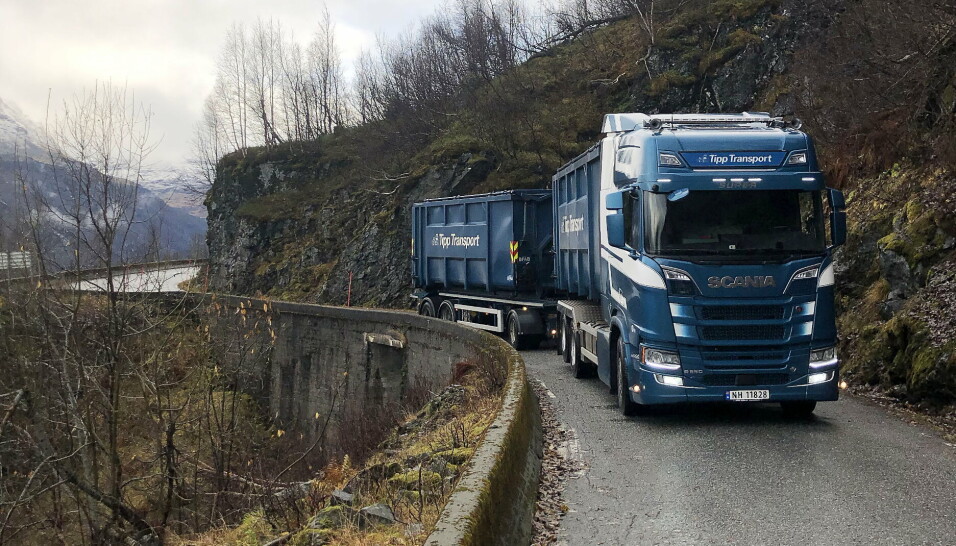 SPARER MYE: I vårt kronglete og kuperte land, kan en økonomisk kjørestil kutte drivstoff-forbruket drastisk. Det har Tipp Transport i Porsgrunn fokus på. SPARER MYE: I vårt kronglete og kuperte land, kan en økonomisk kjørestil kutte drivstoff-forbruket drastisk. Det har Tipp Transport i Porsgrunn fokus på.