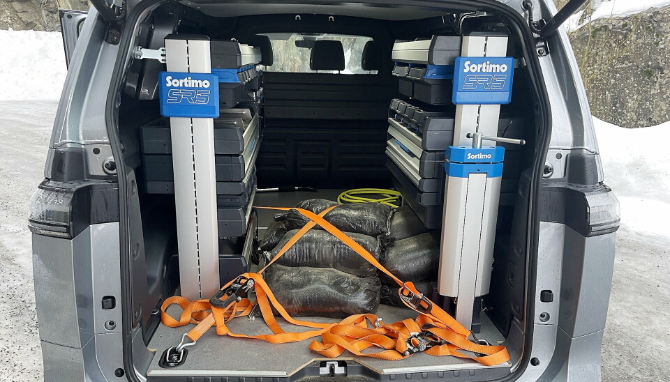 INNREDNING: Her hadde det skjedd litt siden sist vi kjørte bilen. Innredningen veier 120 kilo og reduserer nyttelasten tilsvarende. INNREDNING: Her hadde det skjedd litt siden sist vi kjørte bilen. Innredningen veier 120 kilo og reduserer nyttelasten tilsvarende.