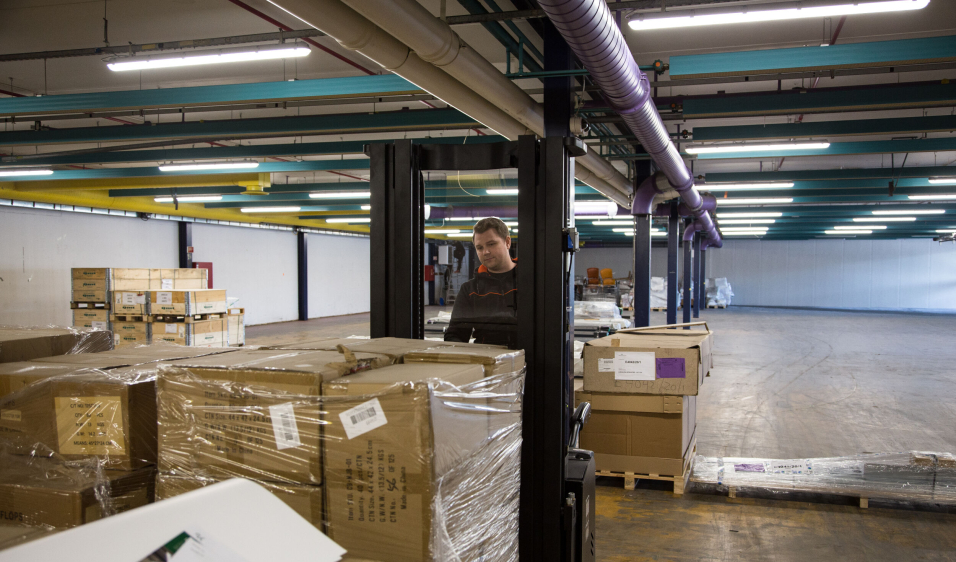 SKAL FYLLES: Lagergulvet i Moss skal sakte fylles med gods fra både nettbutikker, industri og kunder som trenger langtidslagring.