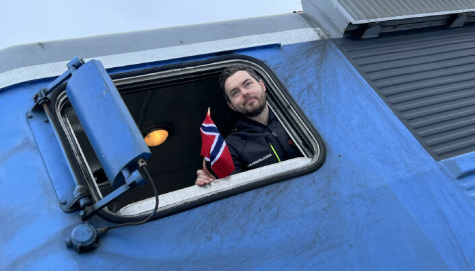 FORTSETTER I SAMME SPOR: Lokfører Marius Larsson kan fortsette som lokfører. Onrail har plukket opp rundt 60 av de som jobbet i Green Cargos norske virksomhet.